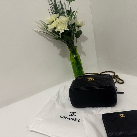 Chanel Black Quilted Bag with Gold Chain - Picture 8 of 15